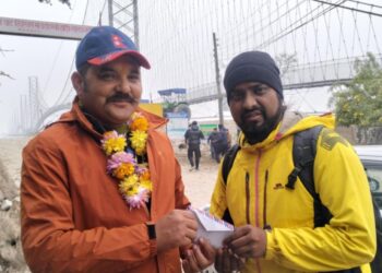 भीनपा १३ वडाध्यक्ष झक्कासद्वारा बिरामी पत्रकार सिनाललाई उपचार खर्च
