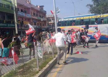 धनगढीमा आन्दोलनरत विद्यार्थीले झन्डा हटाए