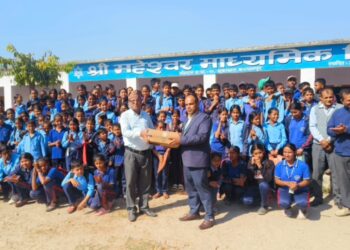 महेश्वर माविमा सिटिजन्स् बैंकद्वारा प्रोजेक्टर सहयोग प्रदान