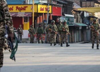 कश्मीर आक्रमणपछि भारतको कडा प्रतिक्रिया