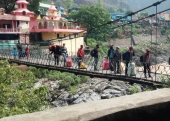बिसु पर्व मनाउन घर फर्किदै नेपाली