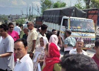 डीडीसी धनगढी नसार्न अत्तरियामा आधा घण्टा चक्काजाम