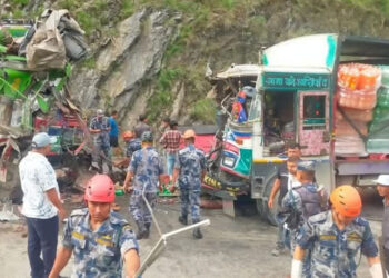 चितवनमा दुई ट्रक ठोकिँदा ७ जना घाइते