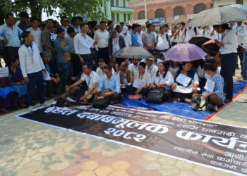 स्थानीय सेवा ऐन जारी गर्नुपर्ने माग गर्दै कर्मचारी पुन आन्दोलित