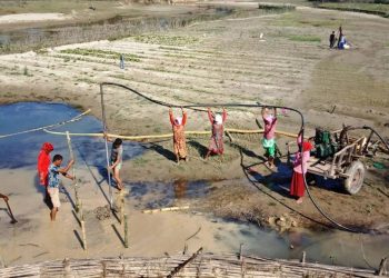 बस्ती जोगाउन कञ्चनपुरमा जैविक तटबन्ध निर्माण