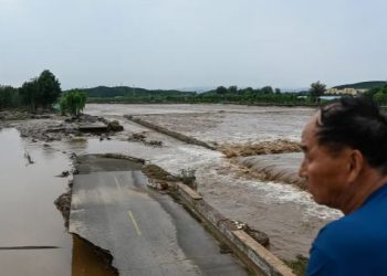 बेइजिङमा भिषण बाढीमा परी ३० को मृत्यु, ८० हजारलाई अन्यत्र सारियो