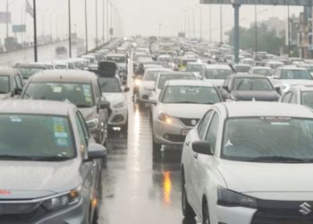 भारतको राजधानी नयाँ दिल्लीमा भारी वर्षाः सडकहरू जलमग्‍न , रेड अलर्ट जारी