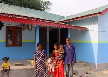 पूर्वमन्त्री भगबती चौधरीको पहलमा निर्मित एक सय सुरक्षित घरहरू हस्तान्तरण