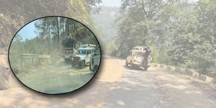 मुख्य पहाडी राजमार्ग जीर्ण बन्दै, धुलो र खाल्डाखुल्डीले यात्रा कष्टकर