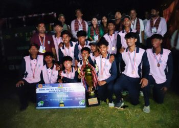 होलीफेम्लीको मैदानमा आयोजित टि–२० क्रिकेटको उपाधी मोर्निङ्गग्लोरी स्कुललाई