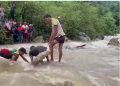 दार्चुलामा काठको पुल भत्किँदा खोलामा बगेर एक जनाको ज्यान गयो